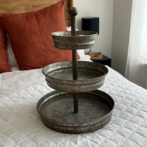 Metal 3 Tier Bathroom/Jewelry Display
